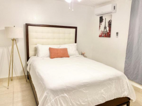 Private Getaway Self Check-in Free Parking and WiFi